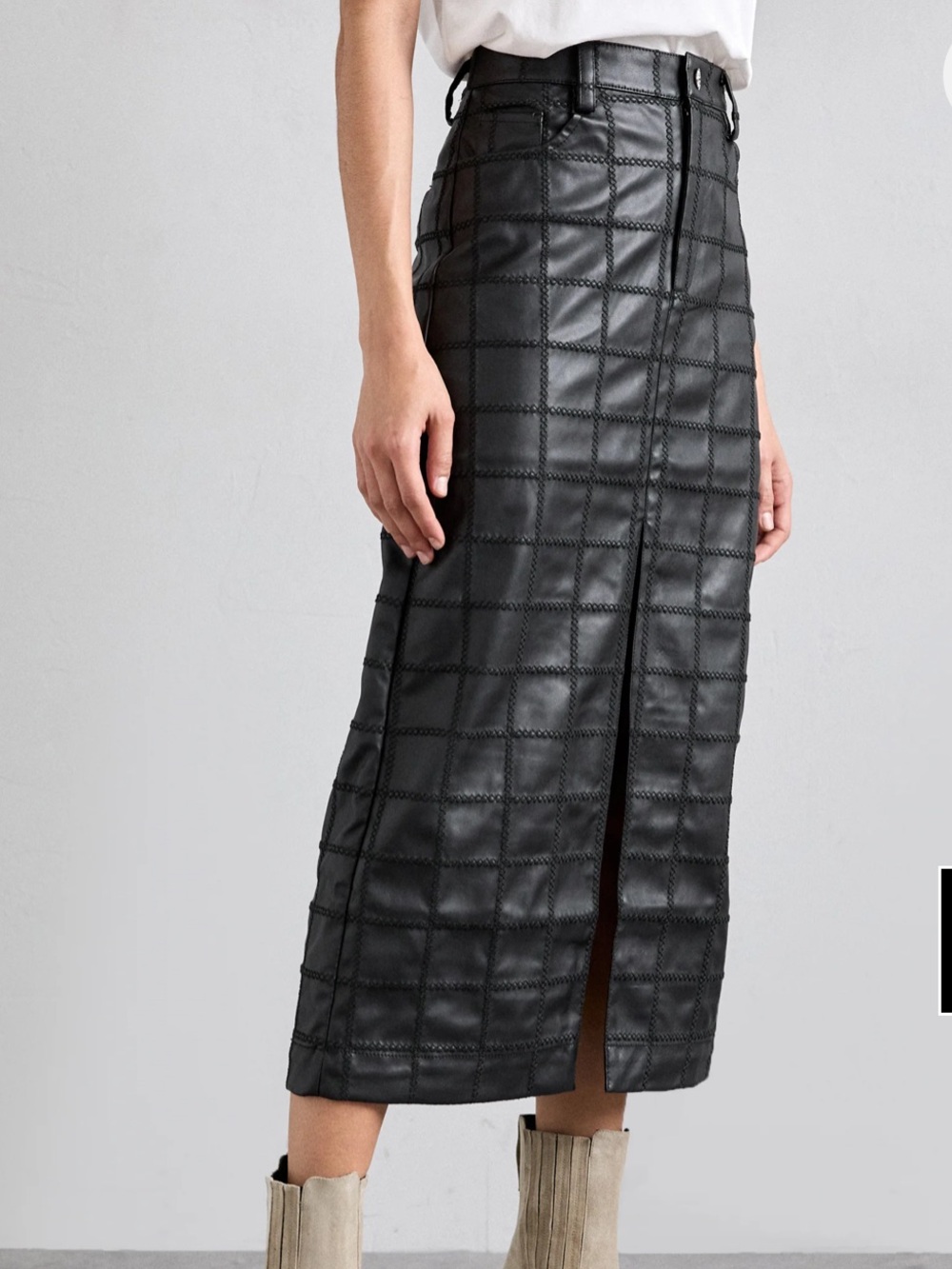 Elegant Black Checkered Pencil Skirt
